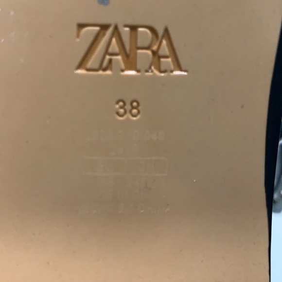 NWT. Zara Black Low Heeled Sandals. Size 7,5. - Picture 9 of 9